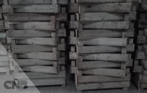 Foto van Houten broeibakken