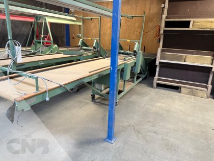 Leesband met stortbunker en voorsortering